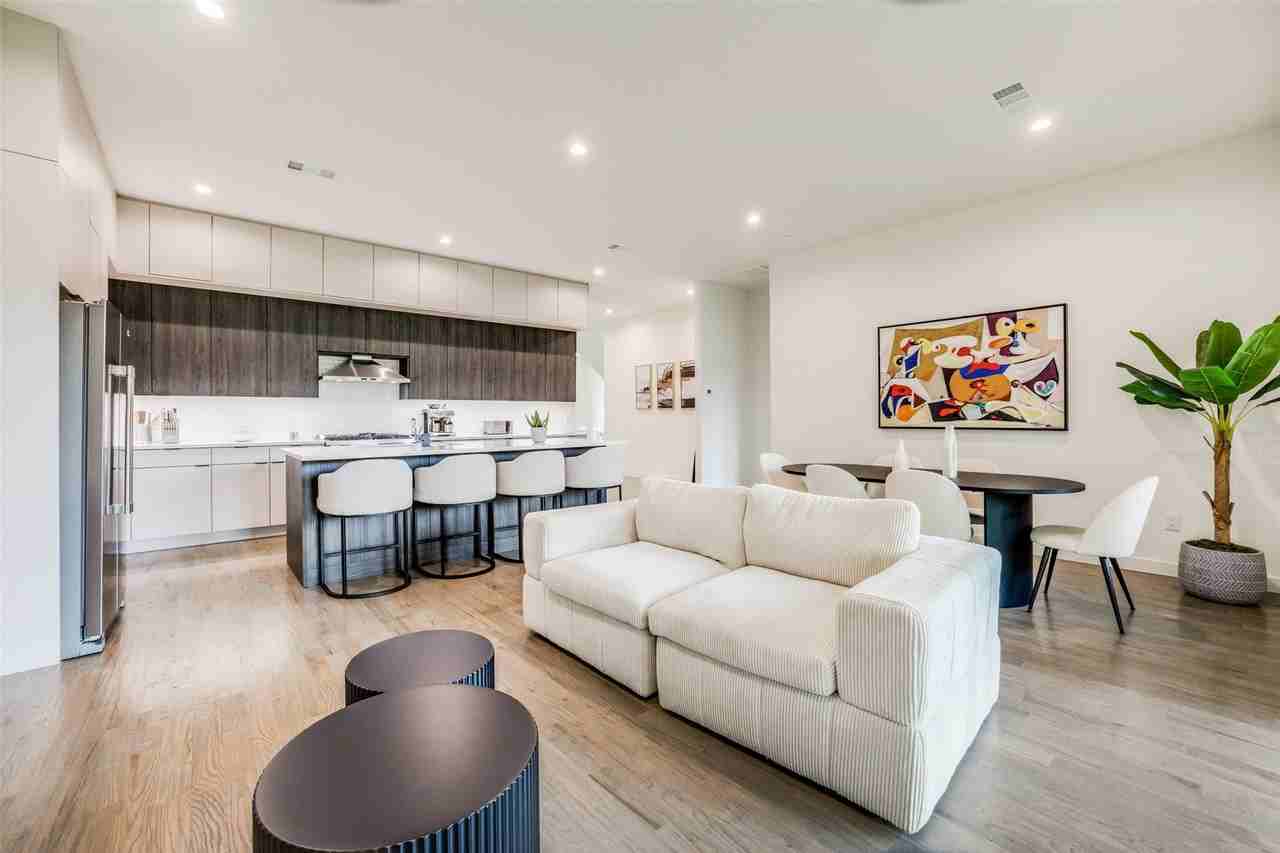 3423 N Winnetka Ave - Photo 4 of 12