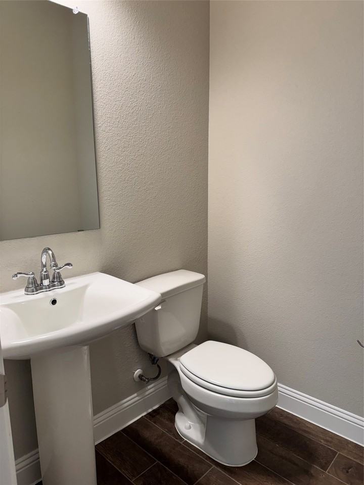 548 Hutchinson Ln - Photo 6 of 25