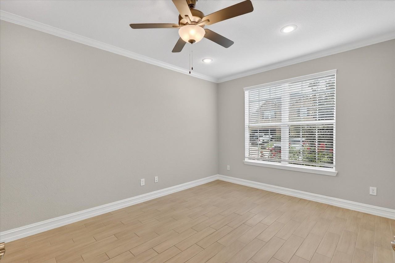 940 Crest Breeze Dr - Photo 6 of 40