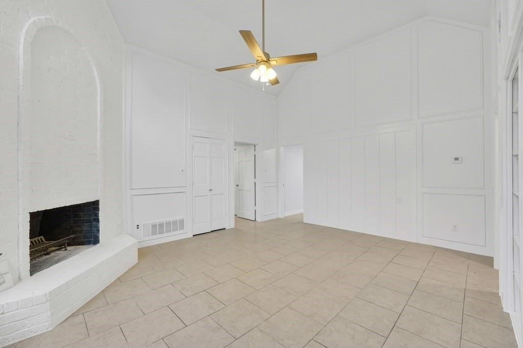 3057 Waterfront Cir - Photo 5 of 9