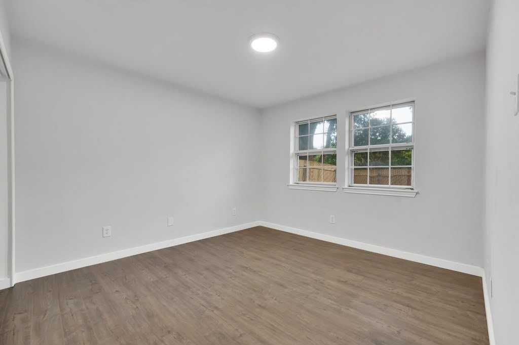 3057 Waterfront Cir - Photo 7 of 9