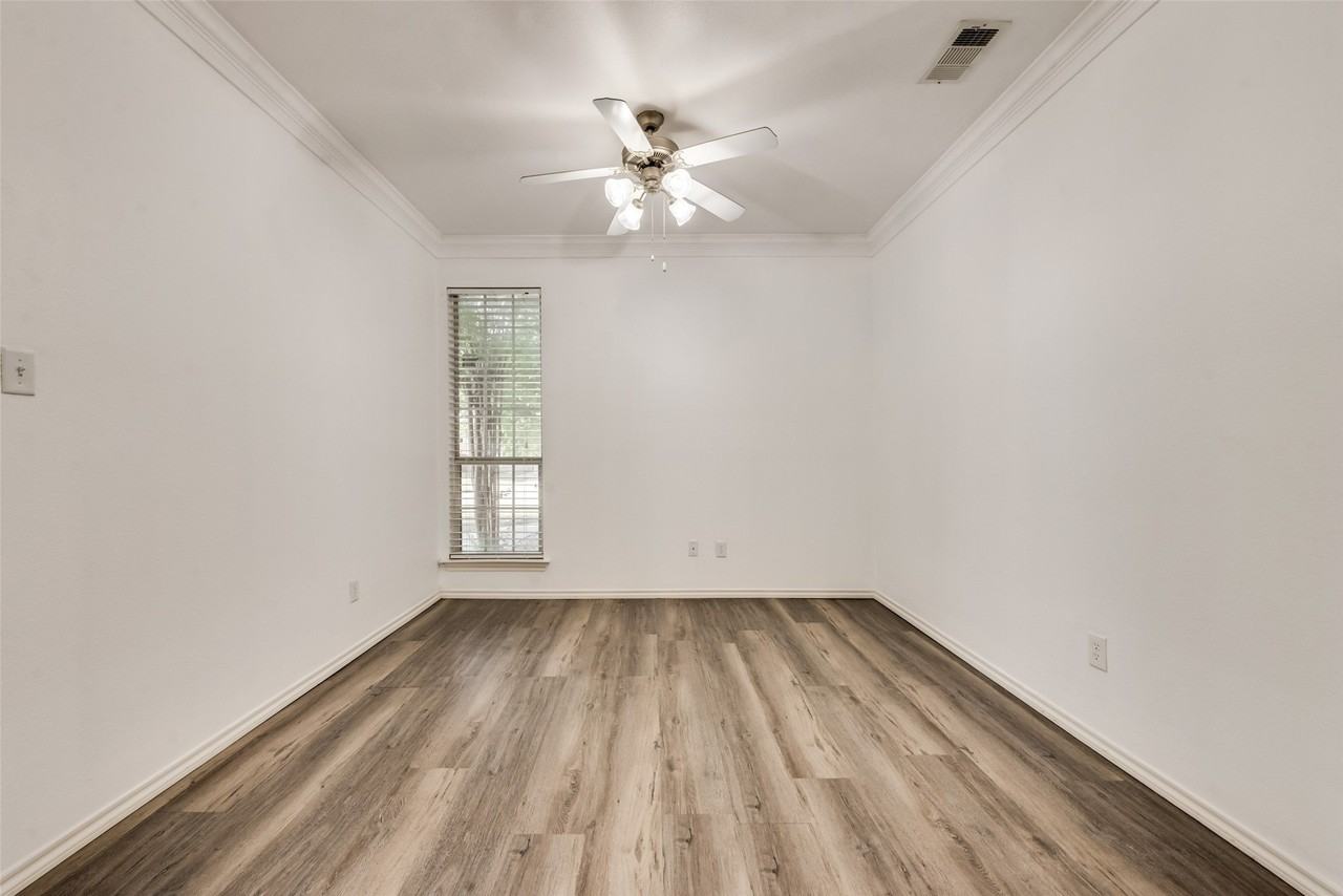 5900 Ozark Dr - Photo 4 of 24