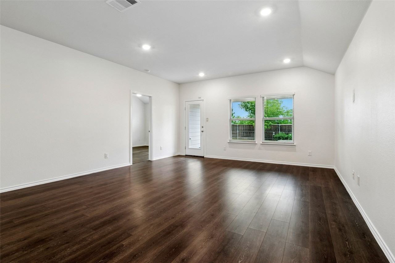 4351 Pyramid Dr - Photo 3 of 6