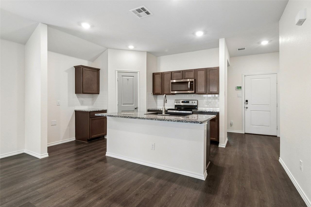 4351 Pyramid Dr - Photo 4 of 6