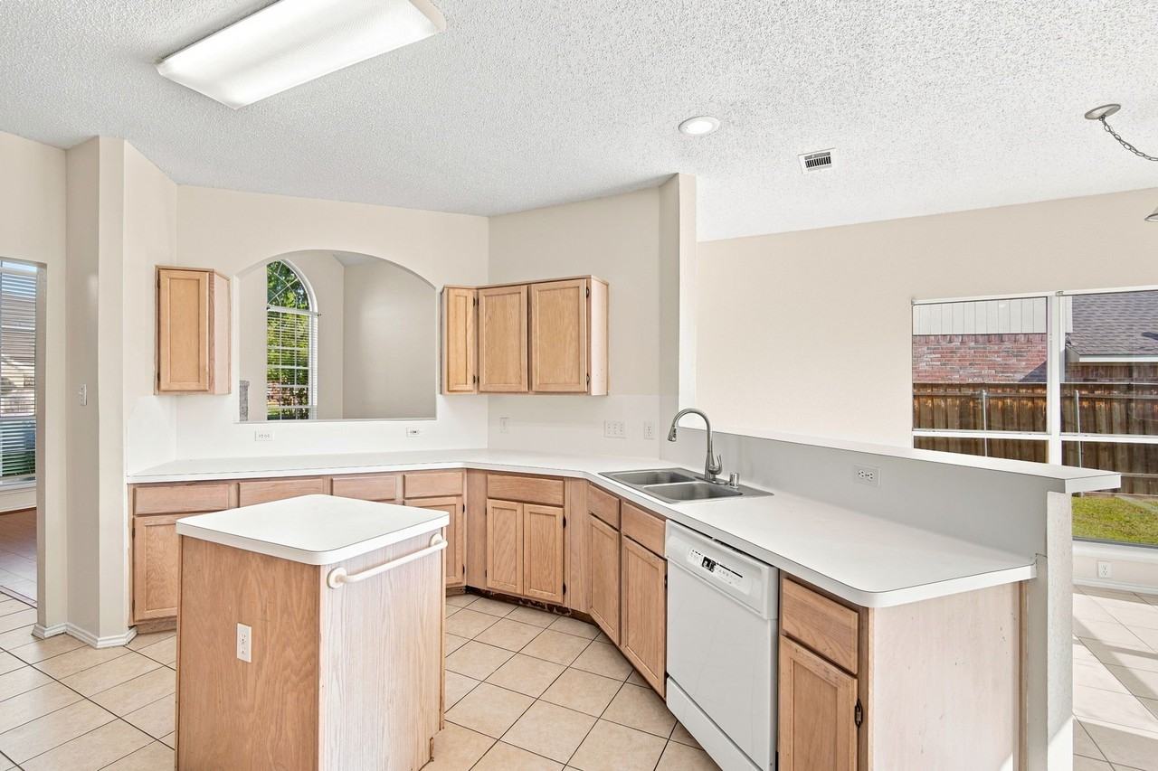 1813 Pendleton Rd - Photo 6 of 27