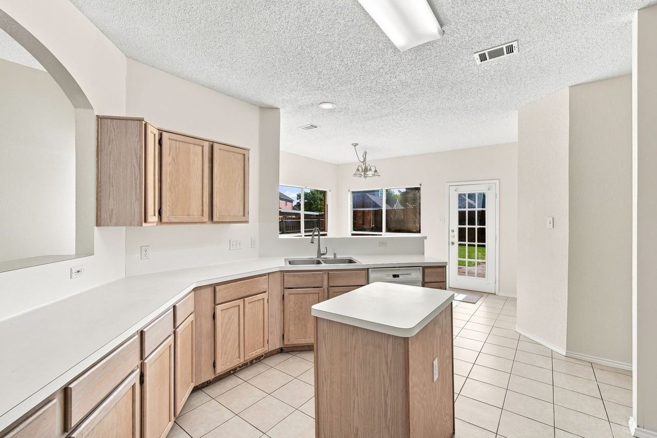 1813 Pendleton Rd - Photo 7 of 27