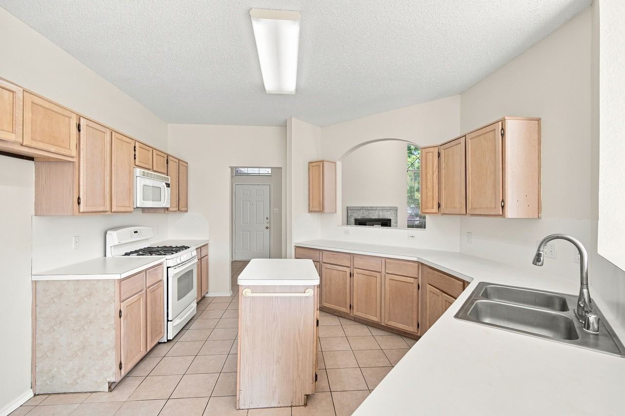 1813 Pendleton Rd - Photo 6 of 27