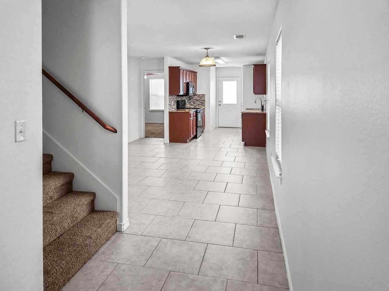 821 E College St - Photo 3 of 22