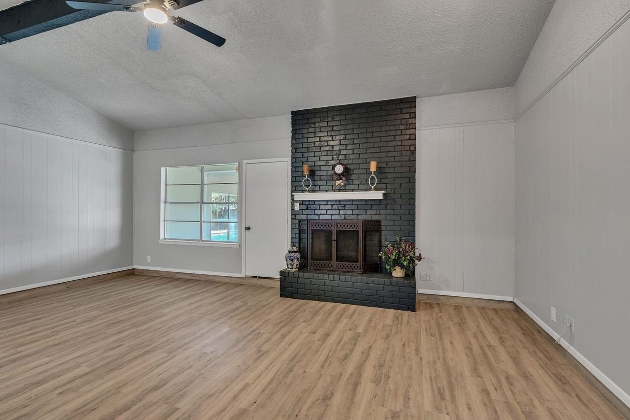 6404 Simmons Rd - Photo 4 of 37