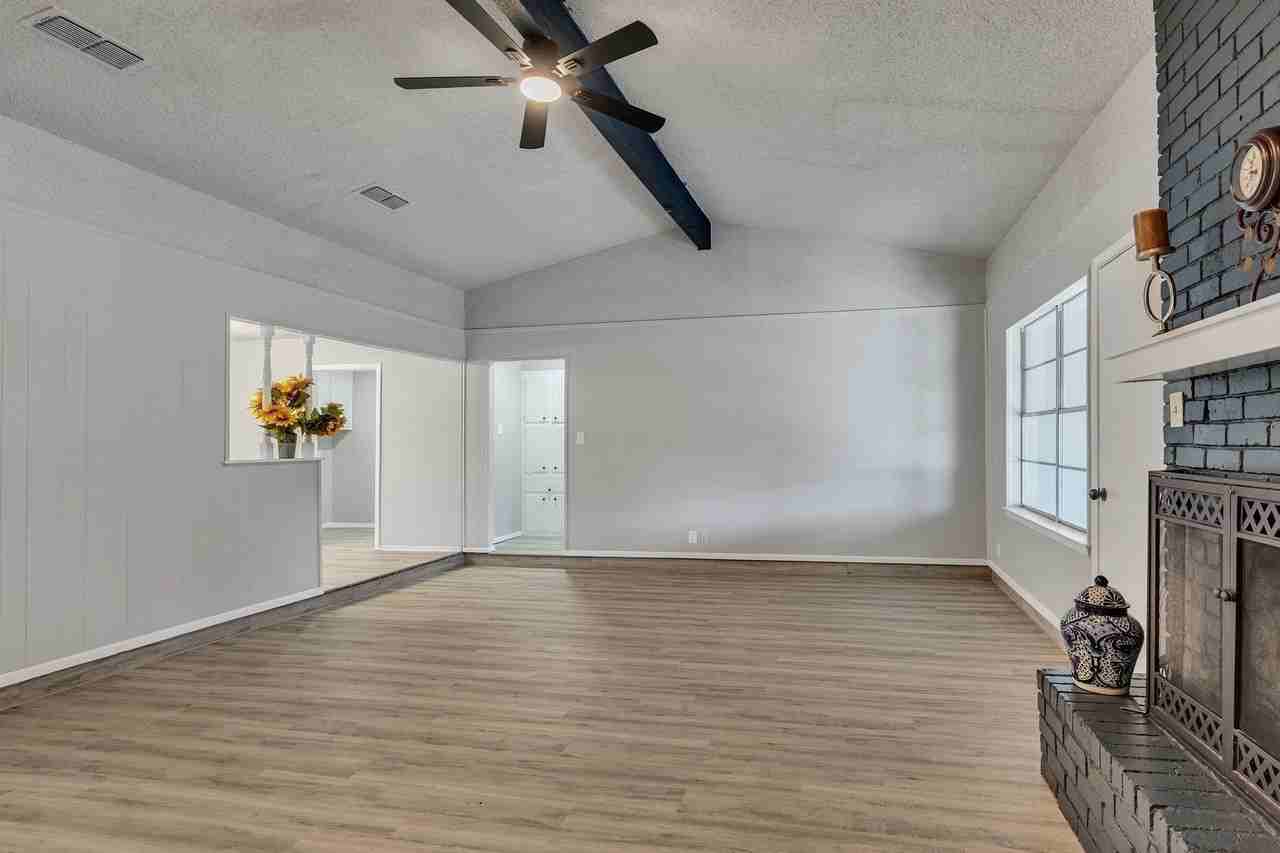 6404 Simmons Rd - Photo 6 of 37