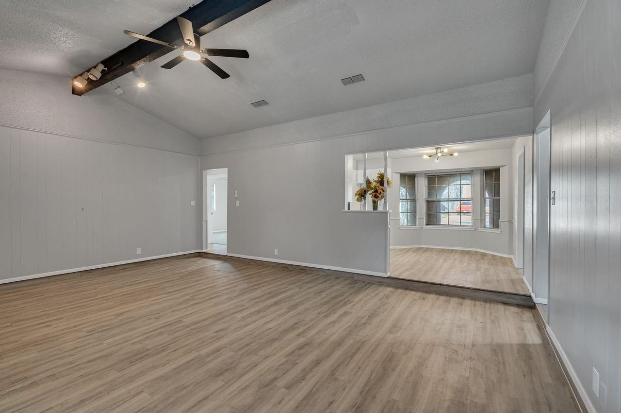 6404 Simmons Rd - Photo 7 of 37