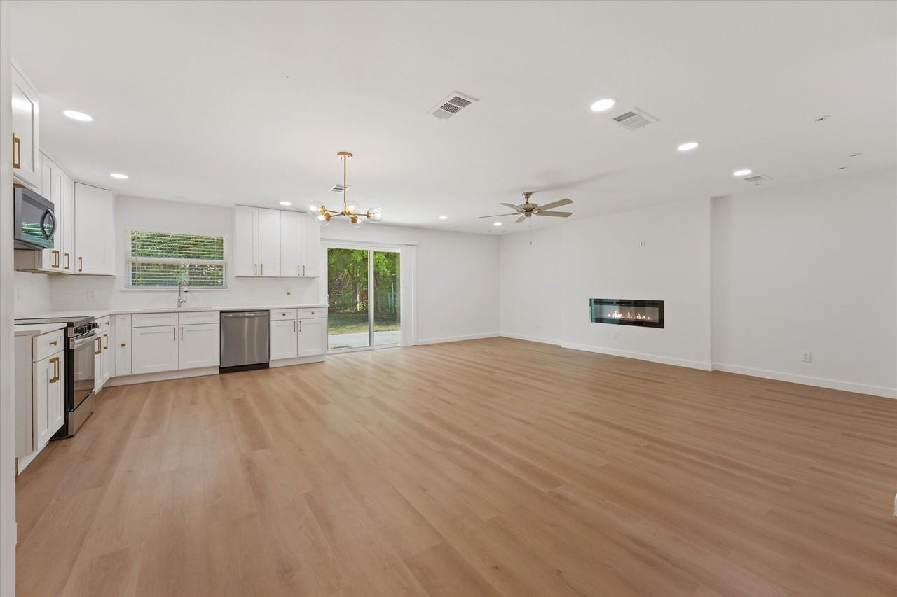 1317 California Trl - Photo 3 of 18