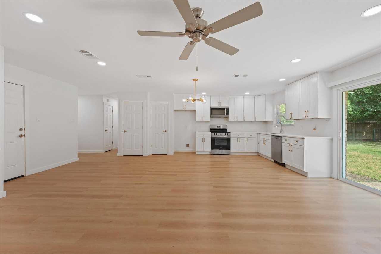 1317 California Trl - Photo 4 of 18