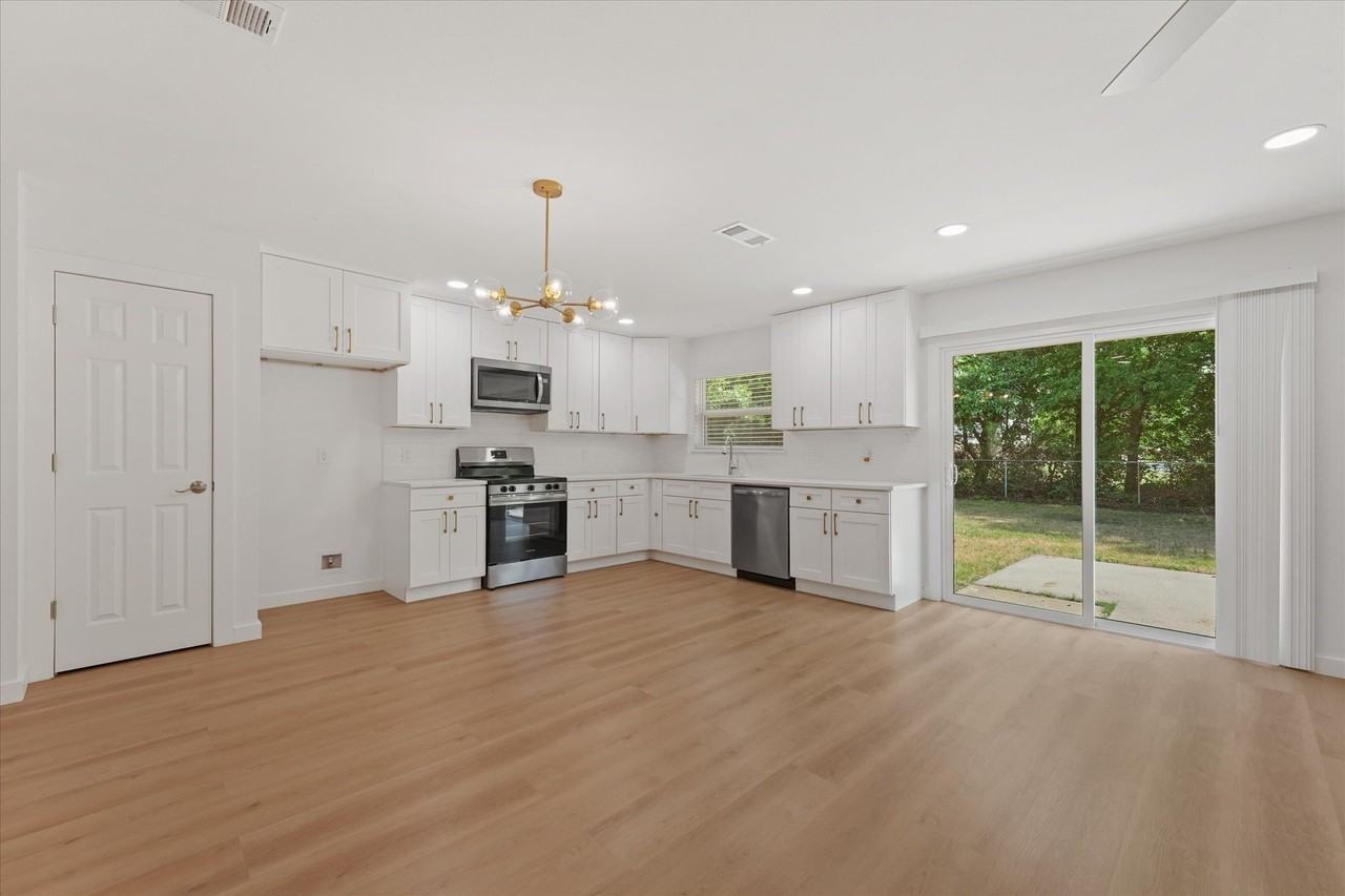1317 California Trl - Photo 5 of 18