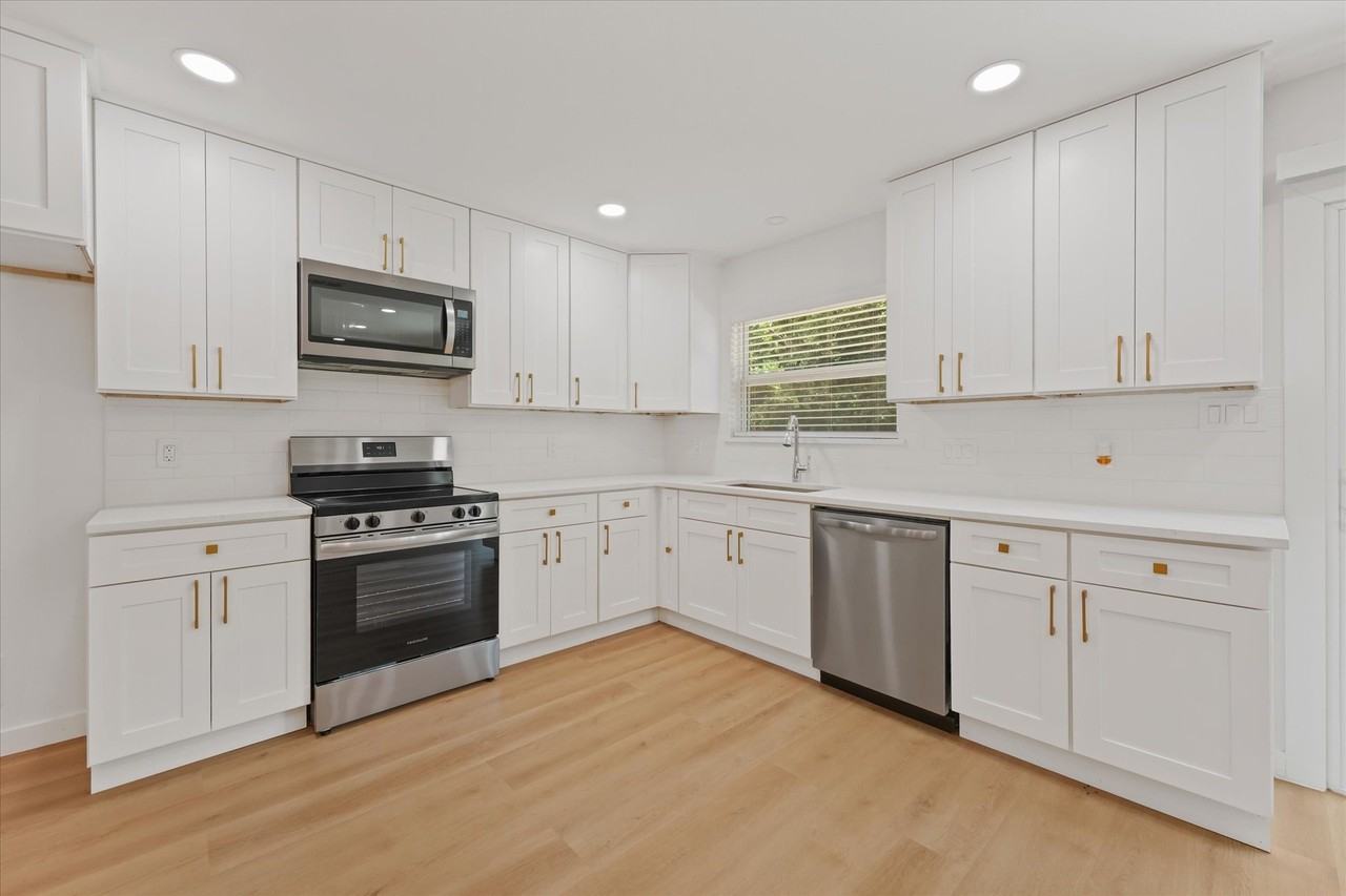 1317 California Trl - Photo 6 of 18