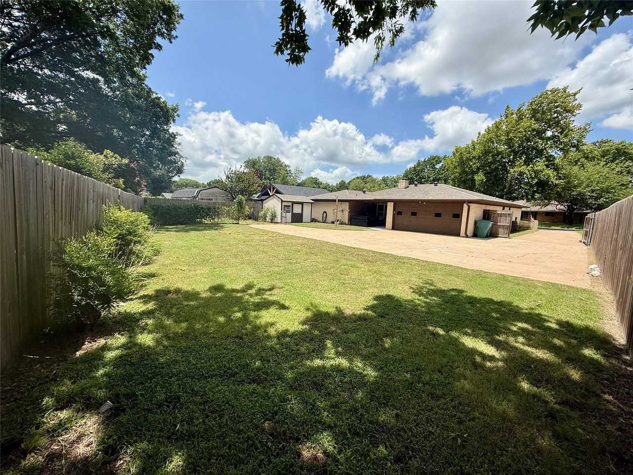 3005 Anthony Dr - Photo 4 of 38