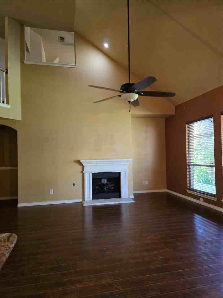 12113 Shadybrook Dr - Photo 2 of 20