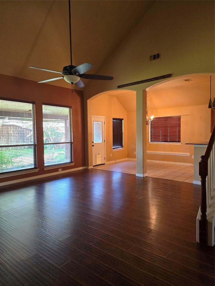 12113 Shadybrook Dr - Photo 4 of 20