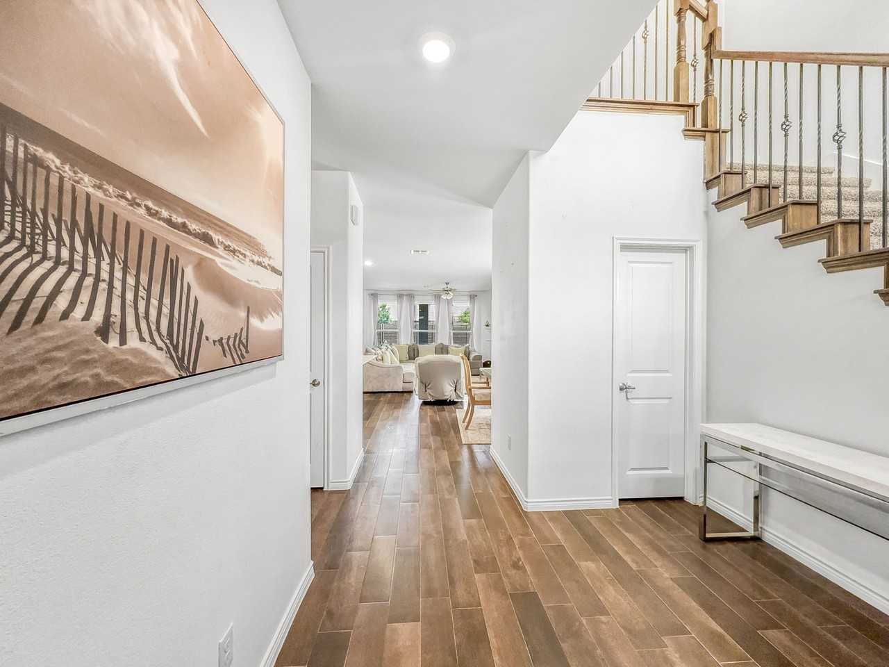 10415 Lone Star Way - Photo 3 of 24
