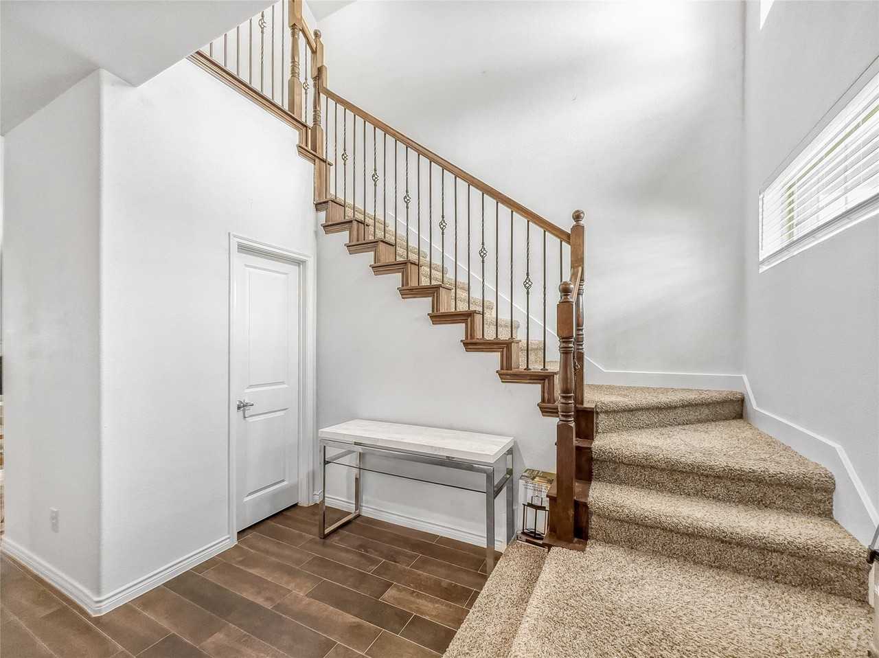 10415 Lone Star Way - Photo 4 of 24