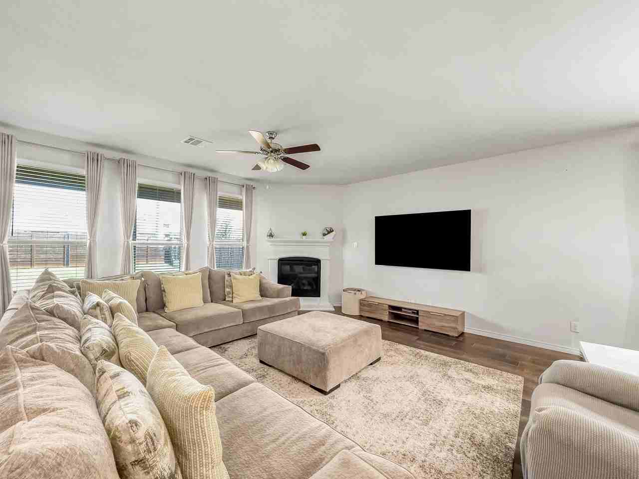 10415 Lone Star Way - Photo 6 of 24