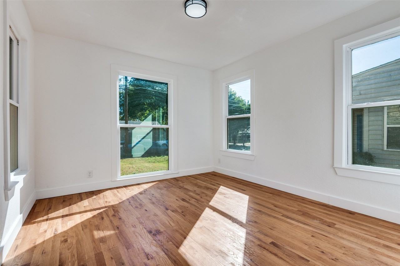 927 S Franklin St - Photo 4 of 12