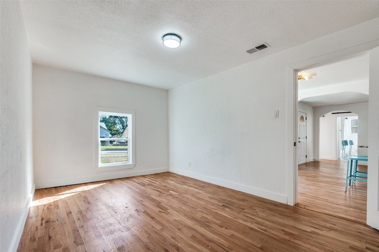 927 S Franklin St - Photo 6 of 12