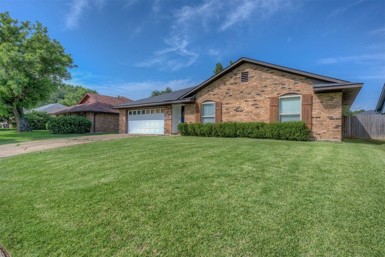 5427 Shasta Dr - Photo 2 of 24