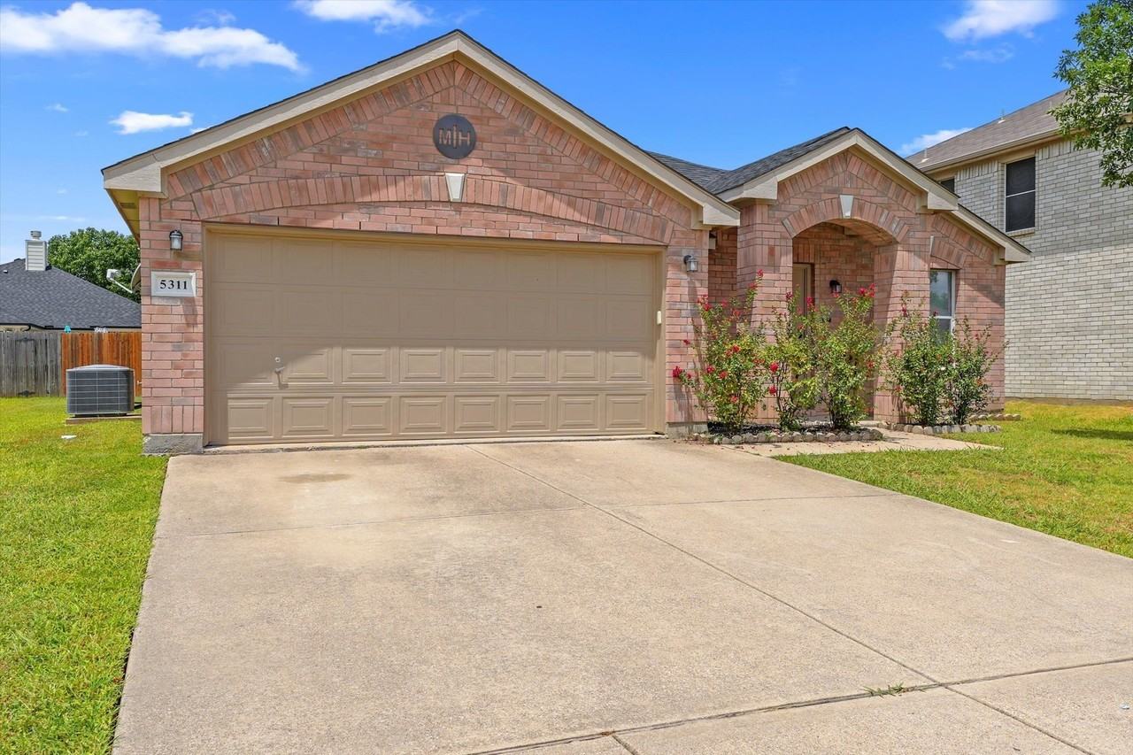 5311 Freestone Dr - Photo 4 of 27