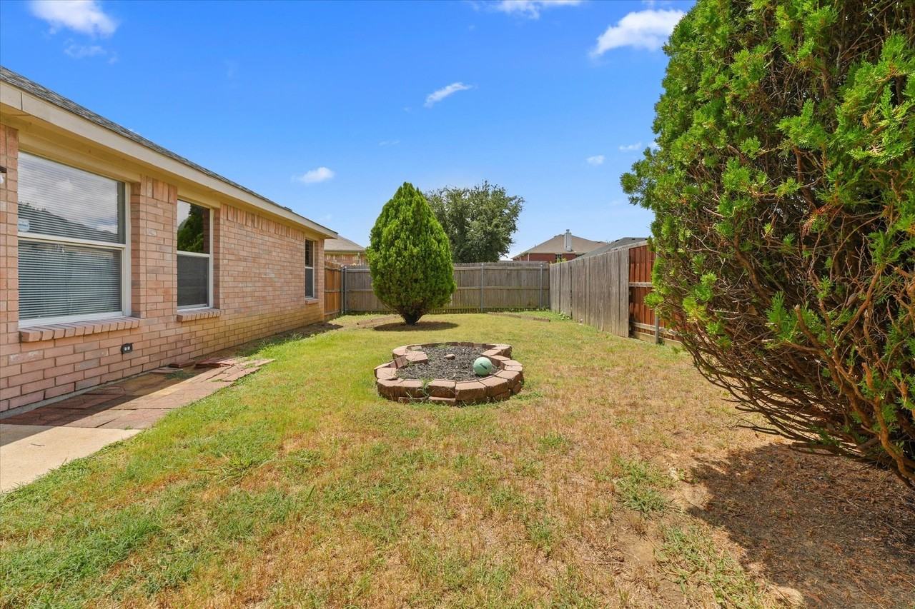 5311 Freestone Dr - Photo 5 of 27