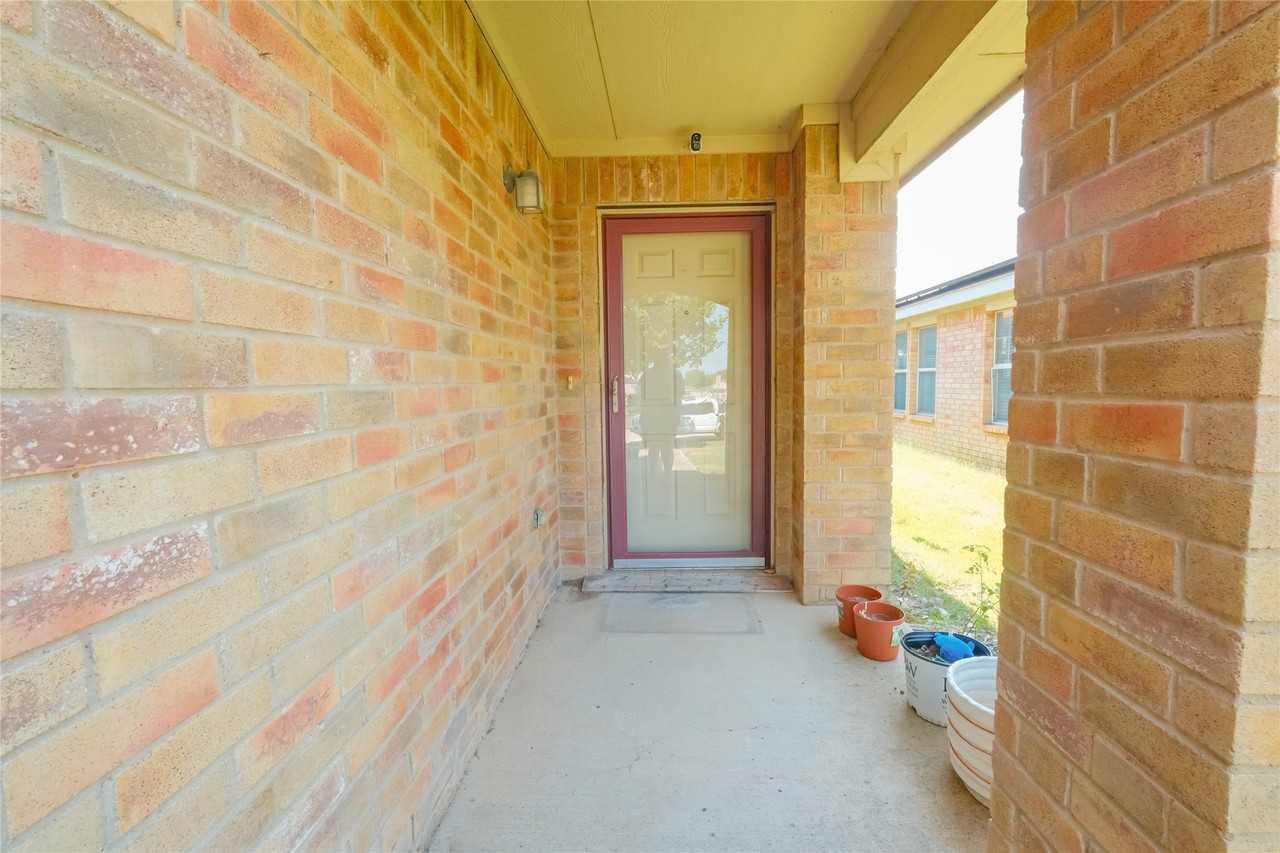1616 Wind Star Way - Photo 3 of 29