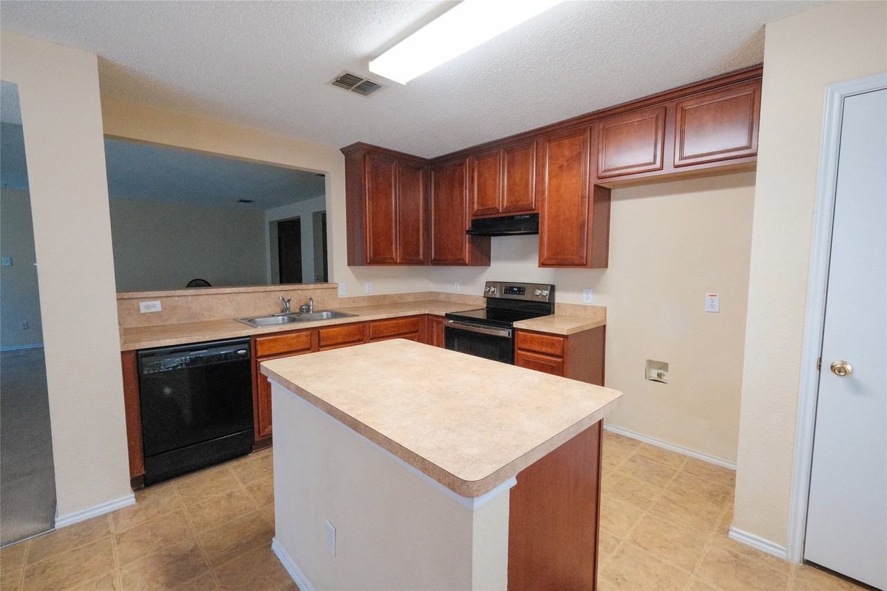 1616 Wind Star Way - Photo 7 of 29