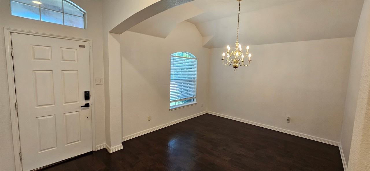 1503 Heather Brook Dr - Photo 2 of 16