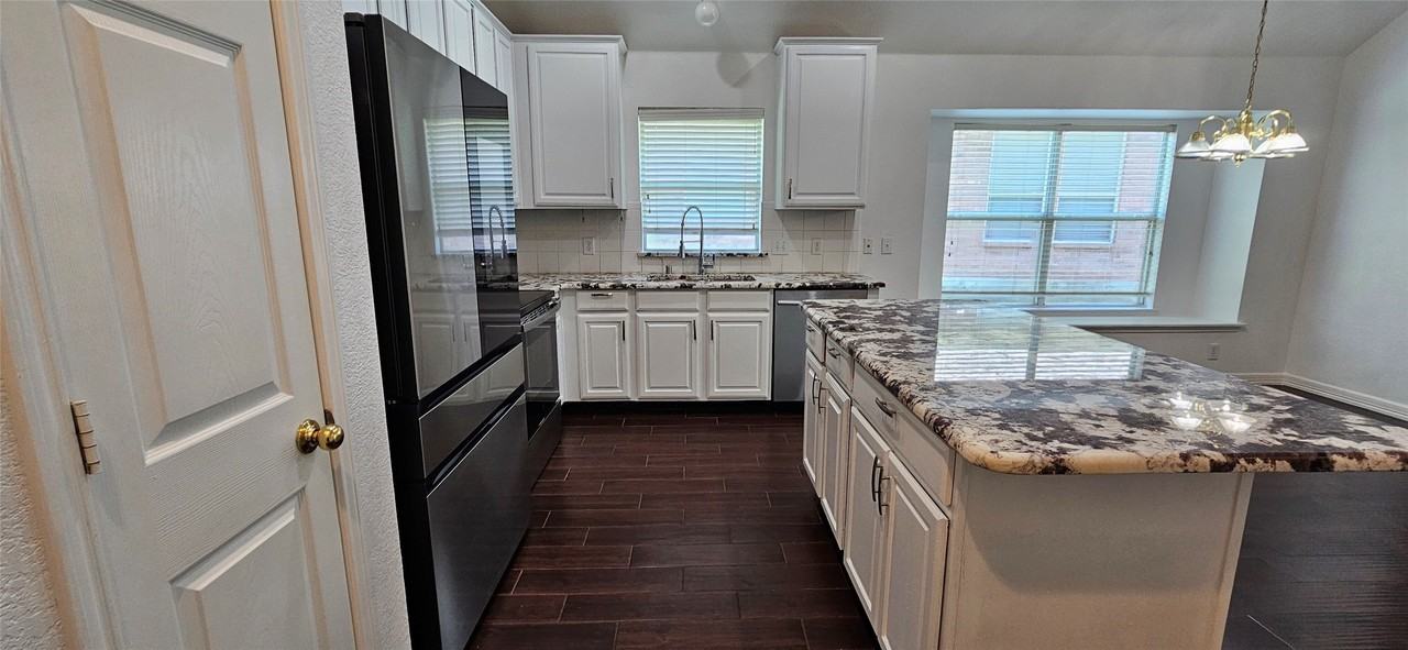 1503 Heather Brook Dr - Photo 5 of 16
