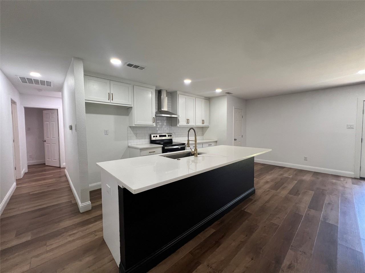 1809 Pilot Way - Photo 3 of 17