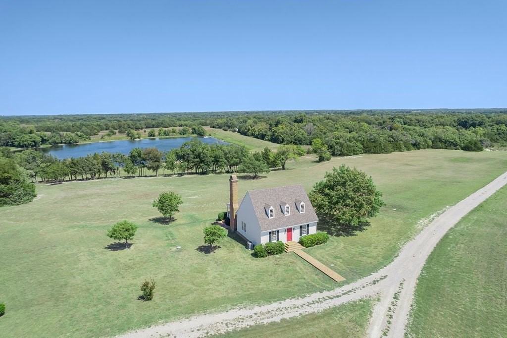 737 Gattis Ln - Photo 2 of 40