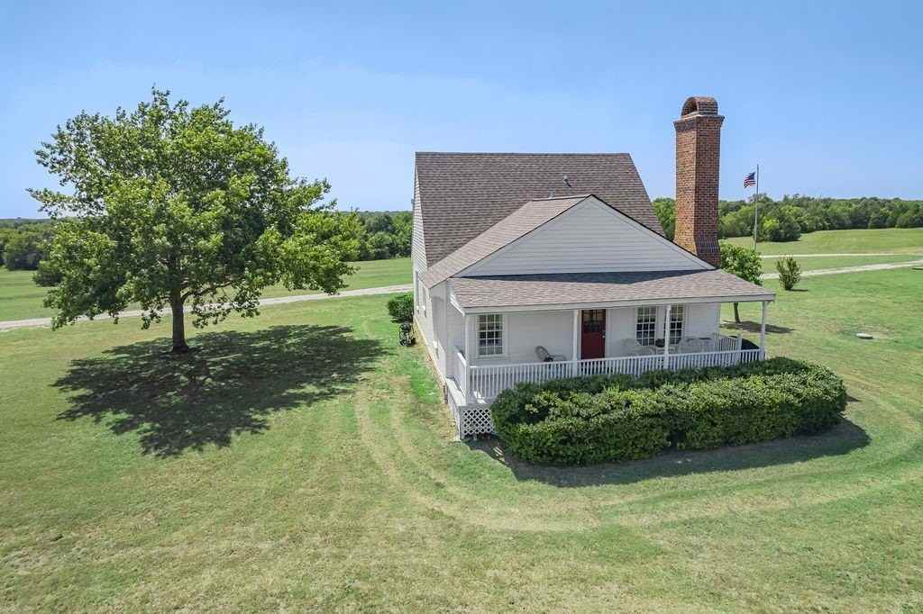 737 Gattis Ln - Photo 4 of 40