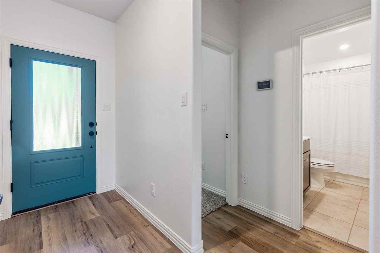 101 Lisa Ln - Photo 2 of 39