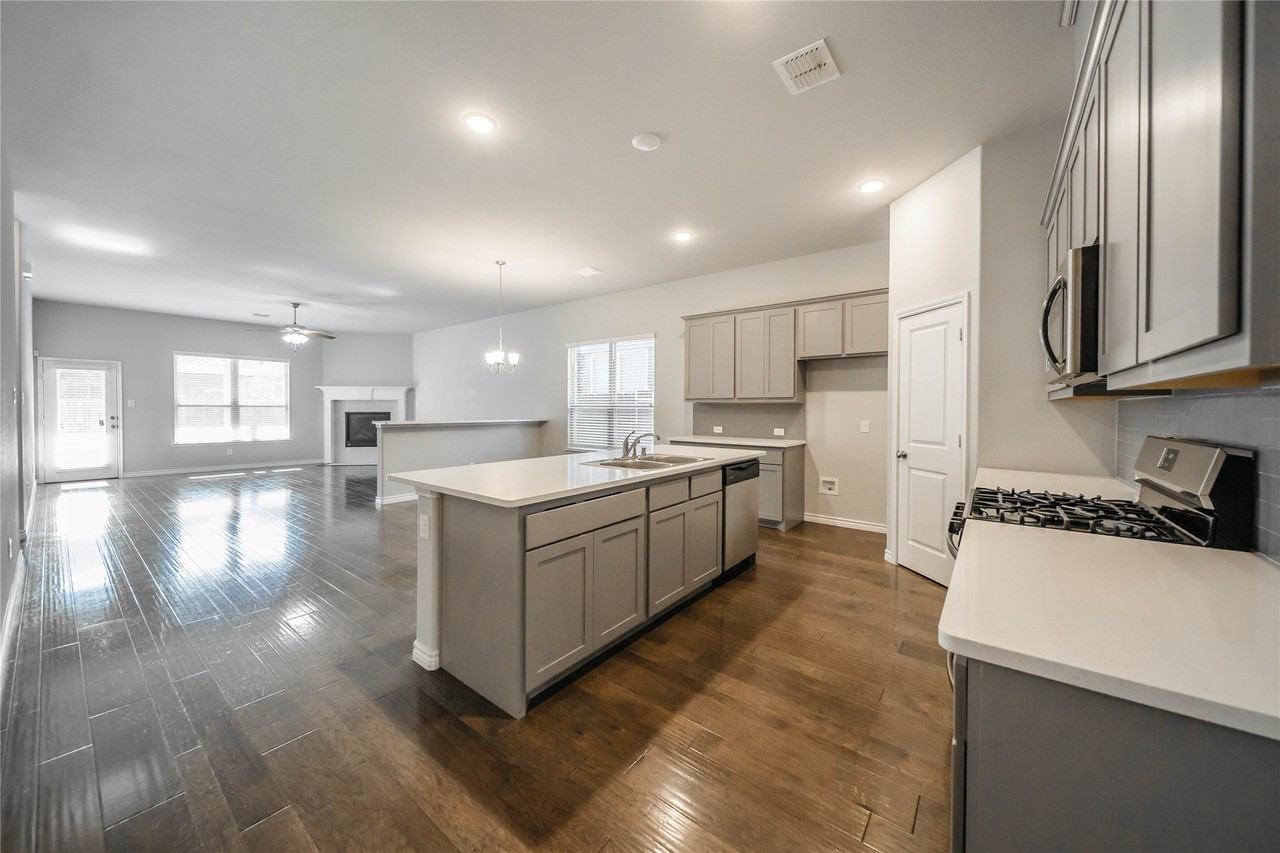 3716 Peach Blossom Rd - Photo 6 of 34