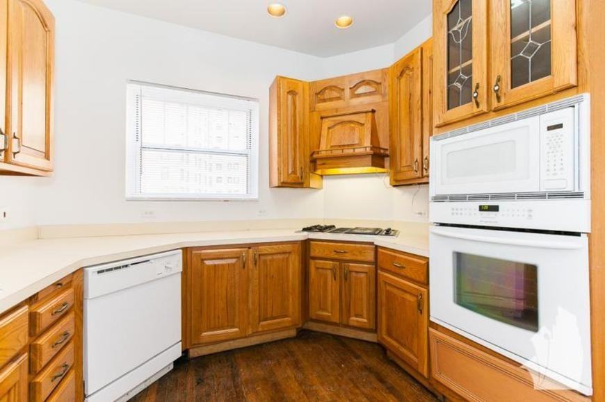 330 W Dickens Ave - Photo 3 of 10