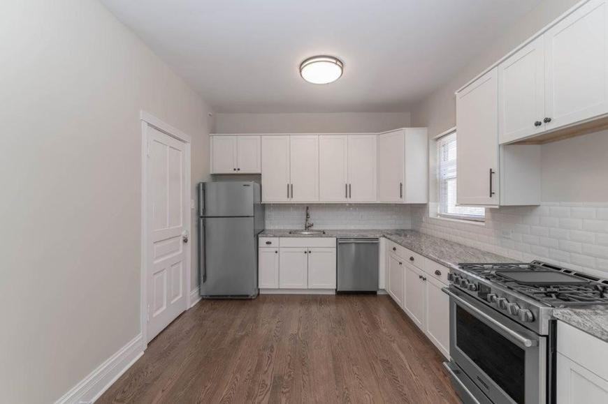 330 W Dickens Ave - Photo 5 of 10