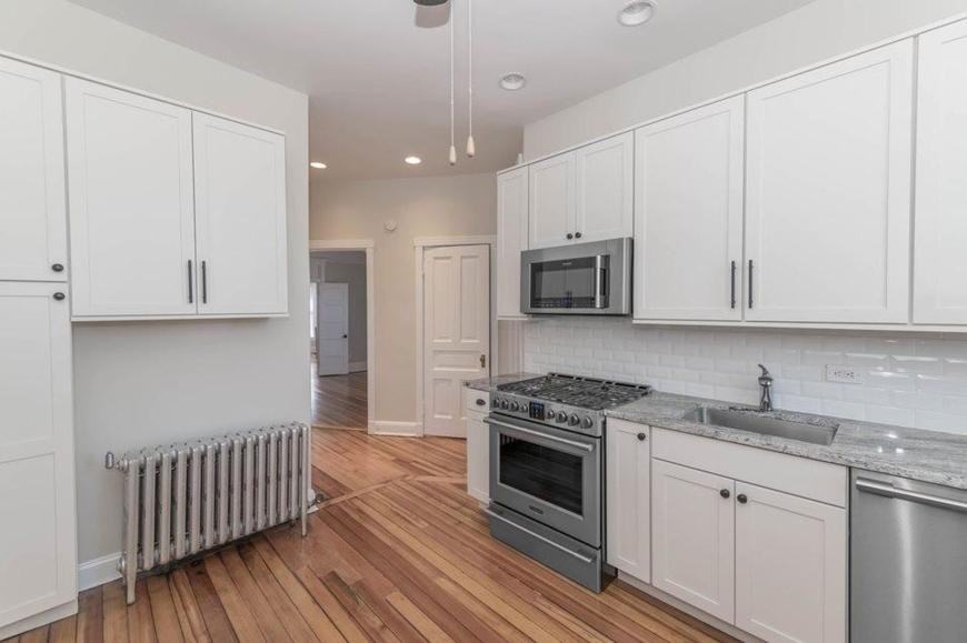 330 W Dickens Ave - Photo 6 of 10