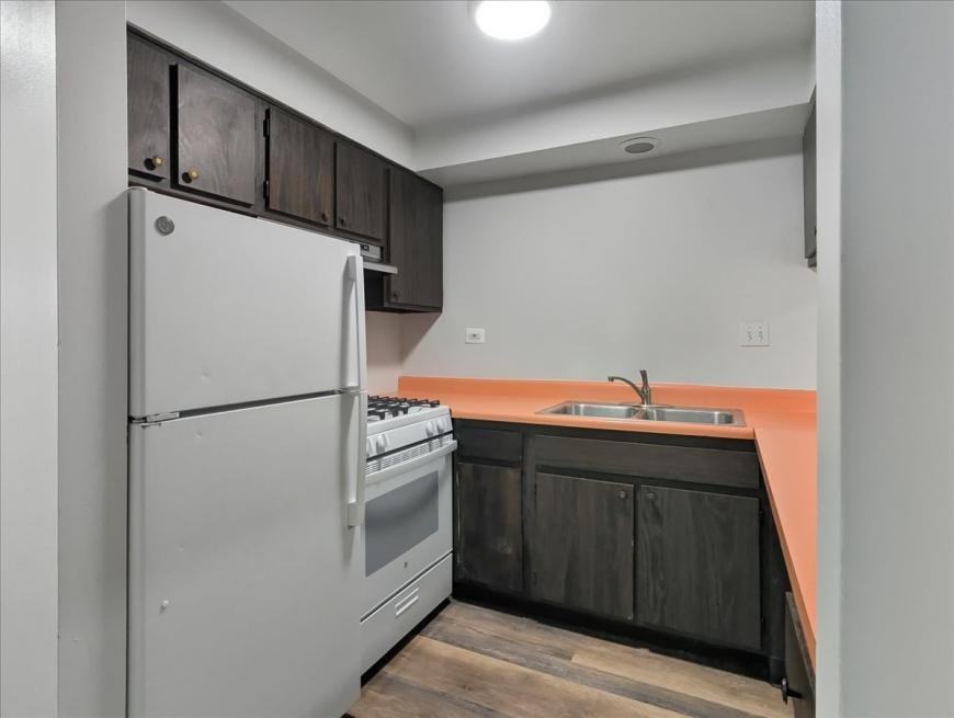 126 W Washington St - Photo 3 of 10
