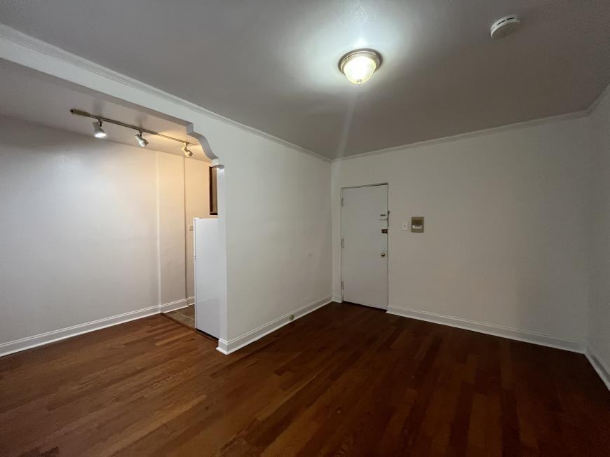 4060 N Kenmore Ave - Photo 3 of 7