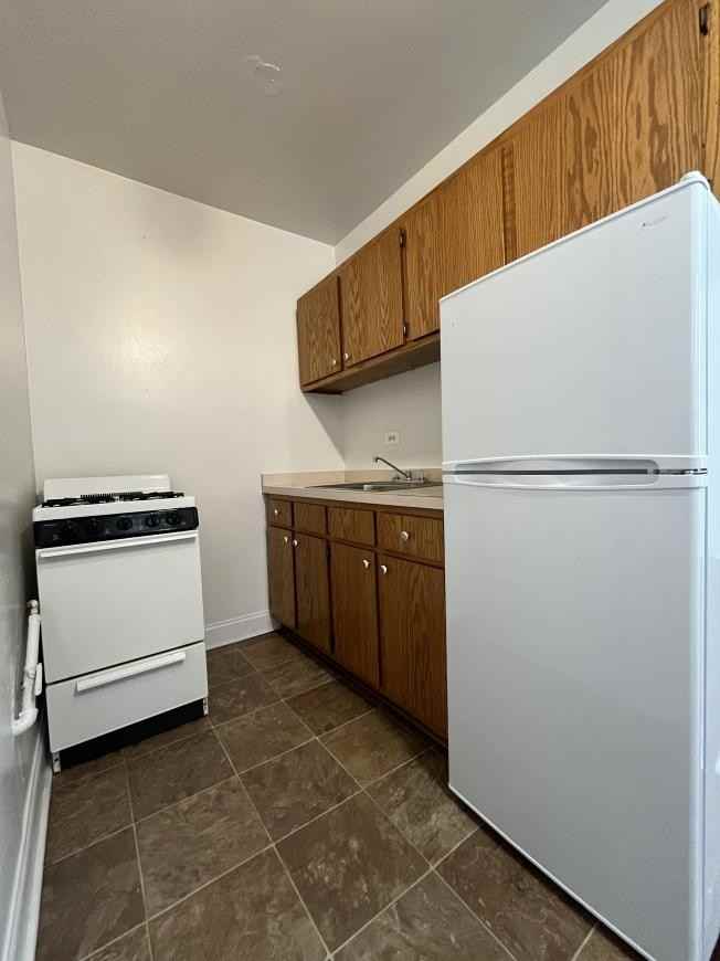 4060 N Kenmore Ave - Photo 5 of 7