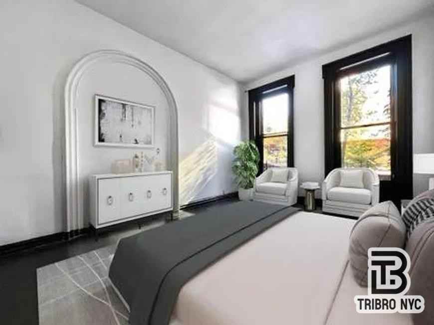 332 W 46th St - Photo 4 of 7