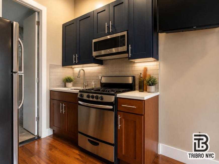 215 Marion St - Photo 4 of 5