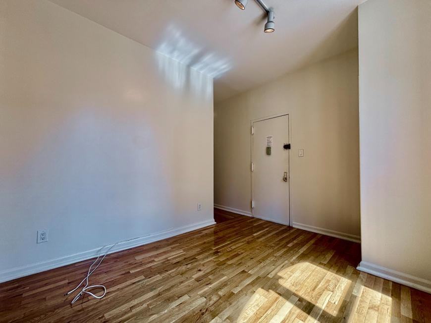 3135 Broadway - Photo 2 of 6
