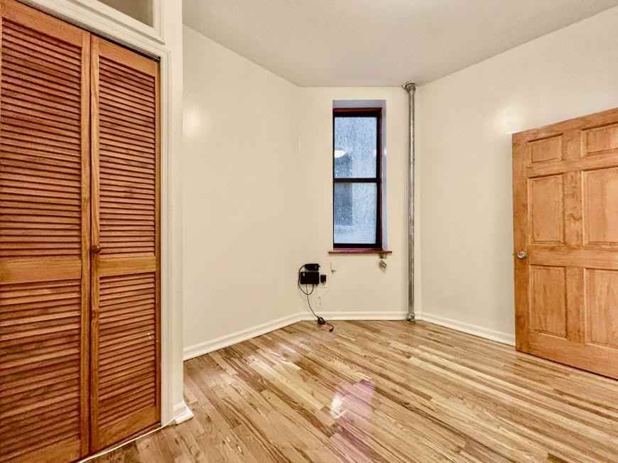 3135 Broadway - Photo 4 of 6