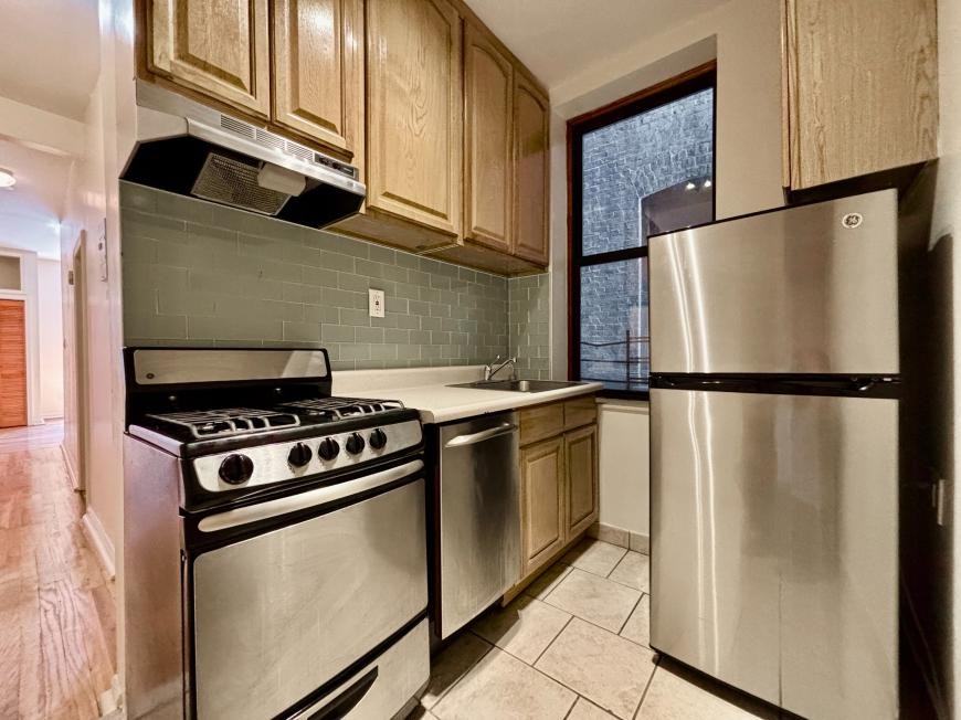 3135 Broadway - Photo 6 of 6